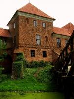 Oporów - zamek rycerski